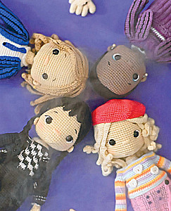 Киногуруми в стиле УЭНСДЭЙ. Вязание крючком каркасных кукол в образах из культового сериала!