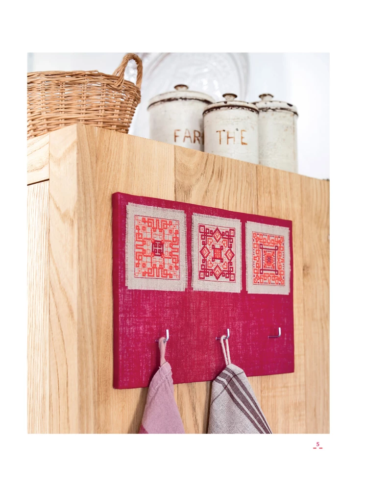 Dekorative Motive, gestickt mit Kreuzstich