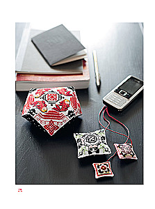 Dekorative Motive, gestickt mit Kreuzstich