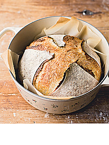 Chleb rzemieślniczy na zakwasie. Wspaniałe domowe pieczywo prawie bez wyrabiania