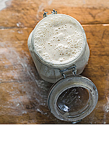 Chleb rzemieślniczy na zakwasie. Wspaniałe domowe pieczywo prawie bez wyrabiania