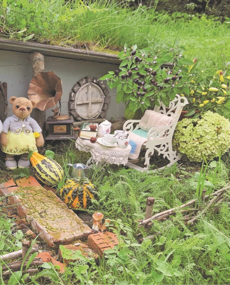 Megztų meškiukų namas. Istorijos apie mezgimą nėrimo technika tikrų meškiukų, jų gražių drabužių, šiltų namų ir mylinčios šeimos