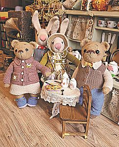 Megztų meškiukų namas. Istorijos apie mezgimą nėrimo technika tikrų meškiukų, jų gražių drabužių, šiltų namų ir mylinčios šeimos