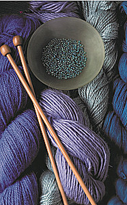 Silmused ja helmed. Ideaalselt juhend kudumise tehnikate kohta kudumisvardaga dekoratiivsete materjalidega