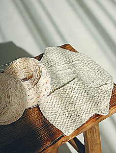 KNITTING WITH NEEDLES. Illustrated Basic Course