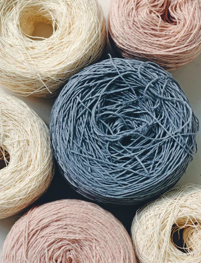 KNITTING WITH NEEDLES. Illustrated Basic Course