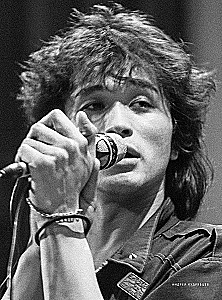 Wiktor Coj. Śmierć jest tego warta, aby żyć, a miłość jest tego warta, aby czekać