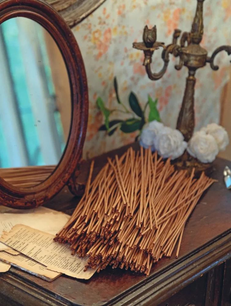 Weave like a Designer. From Lampshade to Table Made of Paper Wicker. Complete Practical Guide for Beginners and Enthusiasts