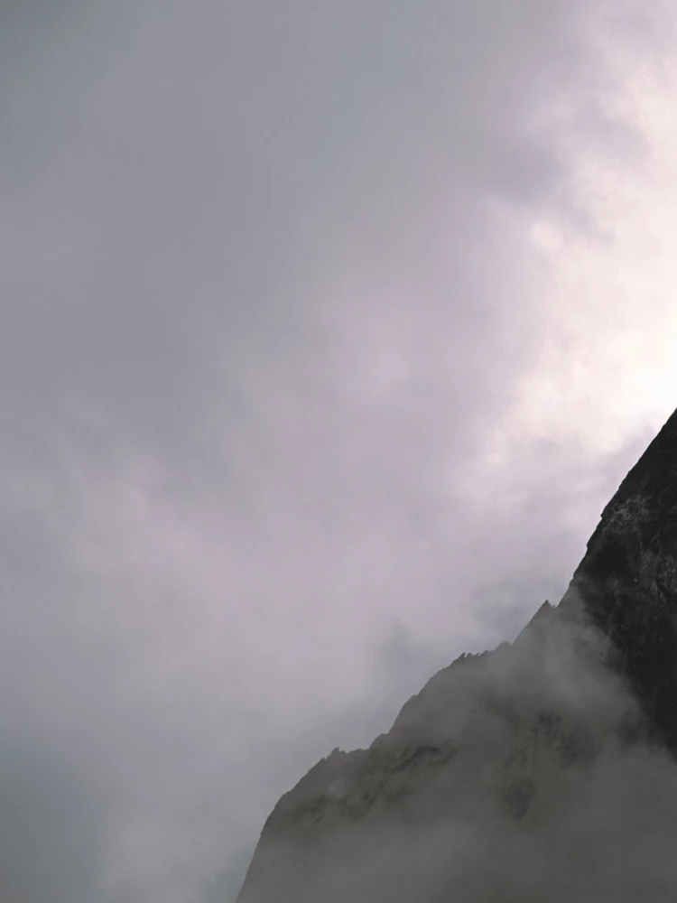 From Edge to Edge. Captivating Expeditions in the Photos of a National Geographic Photographer