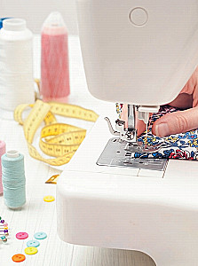 Sewing on a Sewing Machine. Complete French Handbook