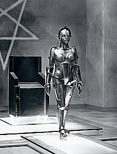 Fashion on Screen. From the Roaring 20s to the Bright 80s: Style Icons