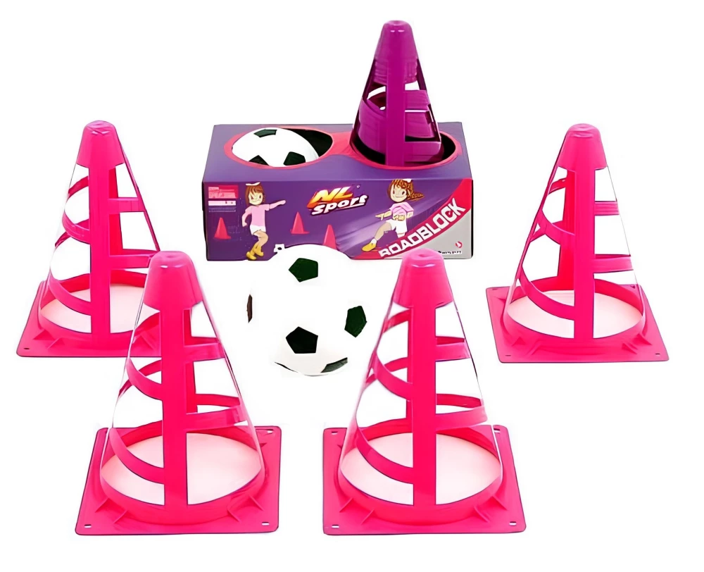 Sporto žaidimas - Treniruotinis kamuolys ir kūgiai