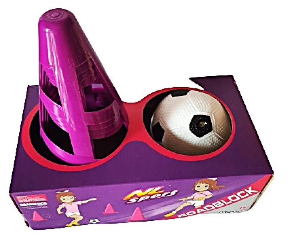 Sporto žaidimas - Treniruotinis kamuolys ir kūgiai