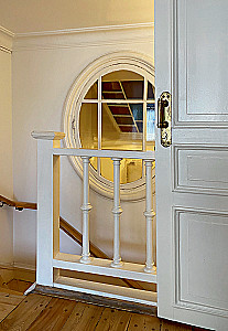 Income Houses Through the Eyes of an Architect. History, Decor, and Arrangement of Antique Interiors