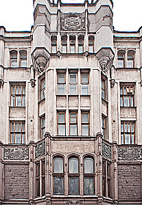 Income Houses Through the Eyes of an Architect. History, Decor, and Arrangement of Antique Interiors