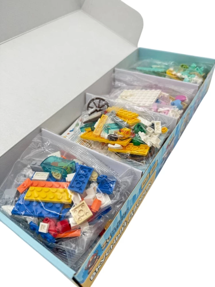 Modular Constructor - ZuBricks. Tasty Courtyard, 691 pieces