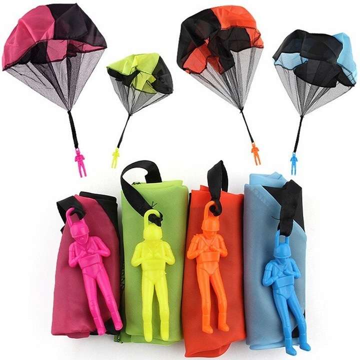 Toy figurine - Parachute set