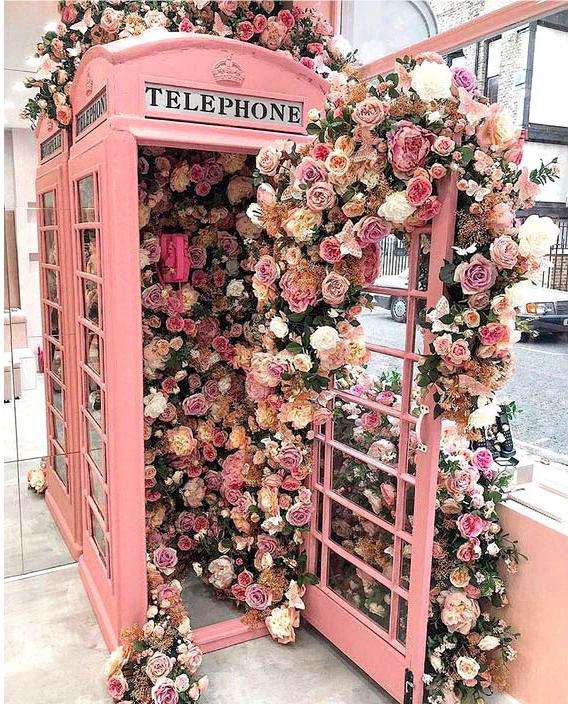 Diamond Mosaic 30x40 cm Telephone Booth in Roses, 26 colors, level 4