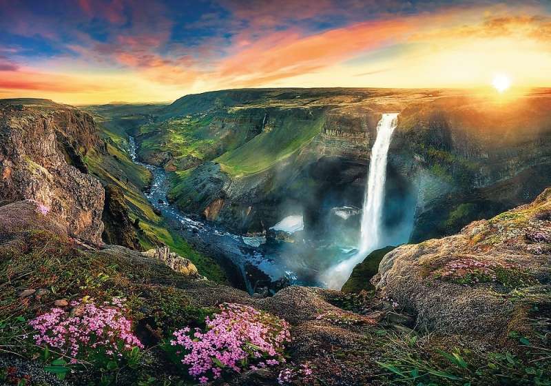 Puzzle 2000 Trefl: Háifoss Waterfall, Iceland