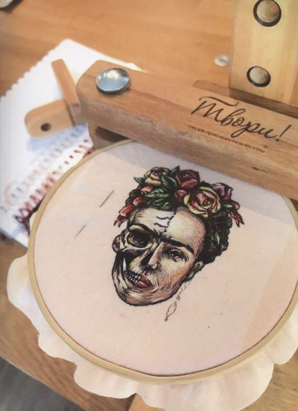 EMBROIDERY from A to Z. Complete practical course on modern artistic embroidery - Butterflies
