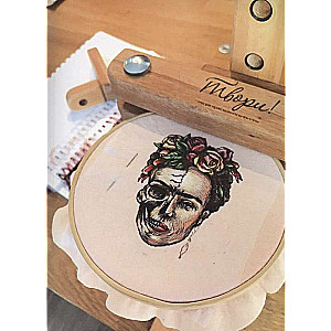 EMBROIDERY from A to Z. Complete practical course on modern artistic embroidery - Butterflies