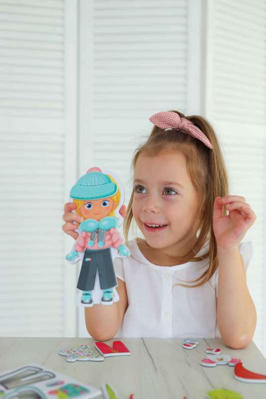 Magnetic Dress-Up Game - Seasons