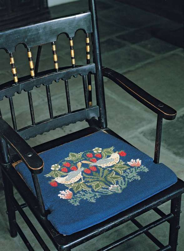 Decorative Embroidery on Canvas: Inspired by the Designs of William Morris