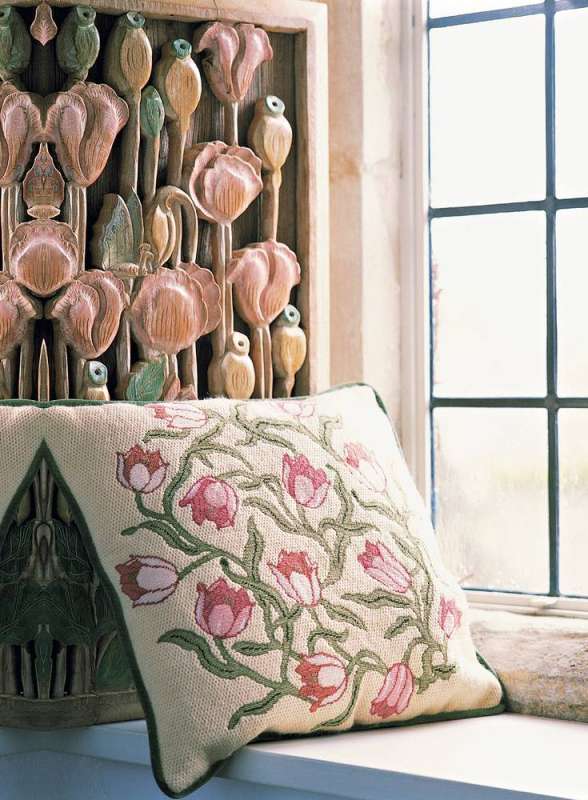 Decorative Embroidery on Canvas: Inspired by the Designs of William Morris