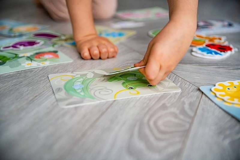 Educational game FAR FAR LAND Colors, with Velcro