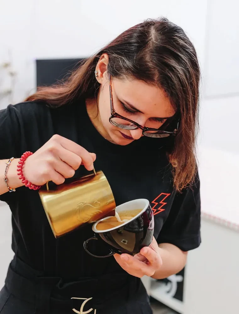 Latte-Art. Der ausführlichste Meisterkurs im Zeichnen auf Kaffee