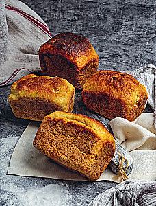 Gluten-Free Baking. Traditional Recipes with a Vegan Option: from Bread and Pies to Gingerbread Cookies and Easter Bread