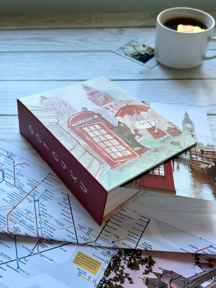 Photo album for 100 photos - Cat's adventures / London Adventures of the Tails in London (10x15)