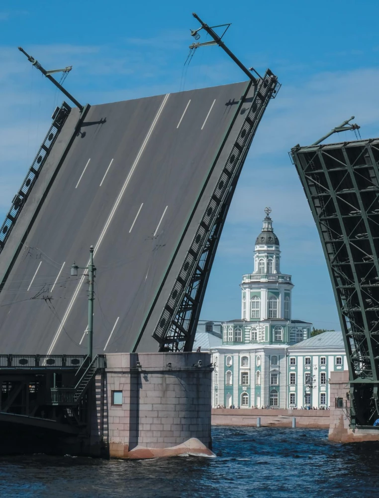 Incredible Bridges of Petersburg. A Walk Across the Most Famous Bridges of the City