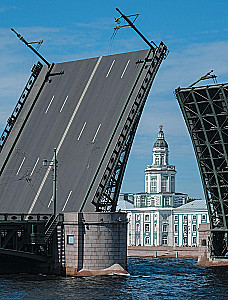 Incredible Bridges of Petersburg. A Walk Across the Most Famous Bridges of the City