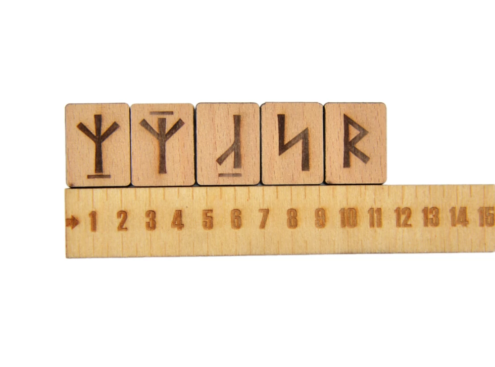 Slavic Runes (set of runes for divination in an oak box)
