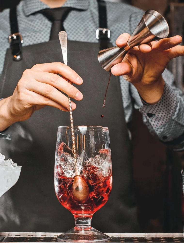 Koktajle z mocnym alkoholem. Ogniste napoje dla prawdziwych koneserów
