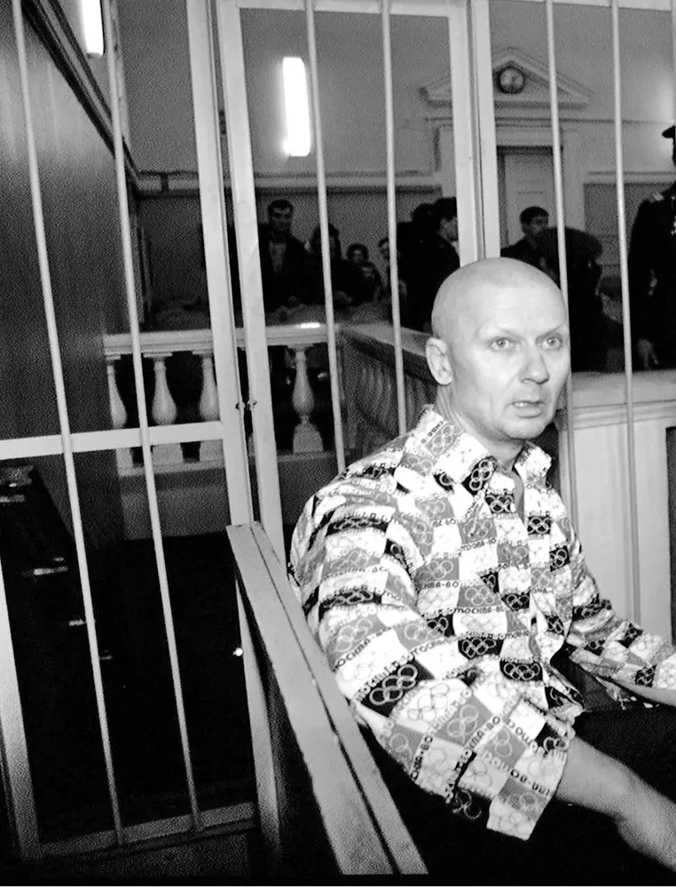 25 Stories of Serial Killers. Illustrated Guide to the Most Notorious Crimes